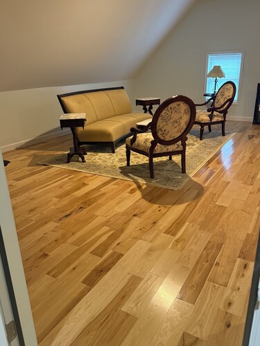 Charming 2-bedroom barndominium in historic Appomattox Virginia.