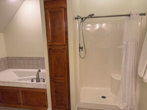 Shower, jetted bath, hair dryer, towels