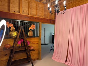 Interior - Charming 2-bedroom barndominium in historic Appomattox Virginia. (Appomattox)