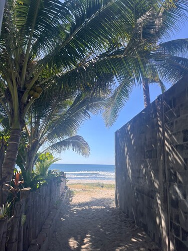 Suite Steps away from the beach AC free Fiber int in Playa San Diego La Libertad