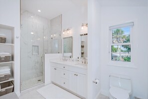 Douche, serviettes fournies