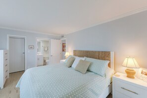 3 slaapkamers, een strijkplank/strijkijzer, gratis wifi, beddengoed