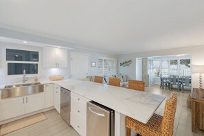 Interior - Ground Level - 2BRM / 2 Bath - Close to Village - Sleeps 4 (Boca Grande)