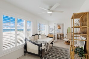 2 عدّة غرف نوم ومكواة/لوح كي وخدمة الإنترنت وملاءات أسرّة