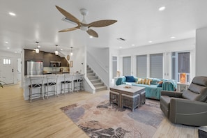 Living area - Turtleback 8 - 3/3 - Community Pool - Sleeps 6 - Gulf Front (Boca Grande)