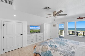 3 bedrooms, iron/ironing board, internet, bed sheets - Turtleback 8 - 3/3 - Community Pool - Sleeps 6 - Gulf Front (Boca Grande)