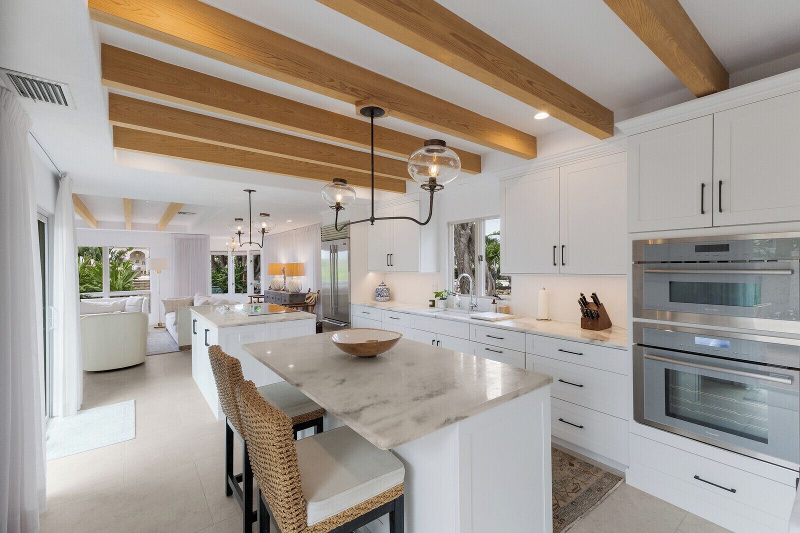 Refrigerador, microondas, placa de cocina, lavavajillas