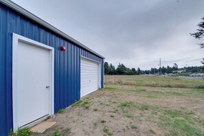 Interior - Walkable Beach Bungalow in Ocean Shores! (Ocean Shores)