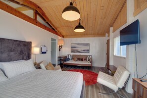 Interior - Walkable Beach Bungalow in Ocean Shores! (Ocean Shores)