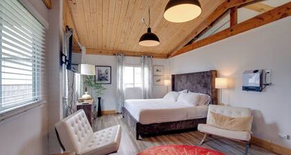 Walkable Beach Bungalow in Ocean Shores!