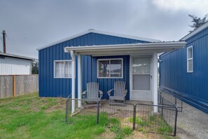 Interior - Walkable Beach Bungalow in Ocean Shores! (Ocean Shores)