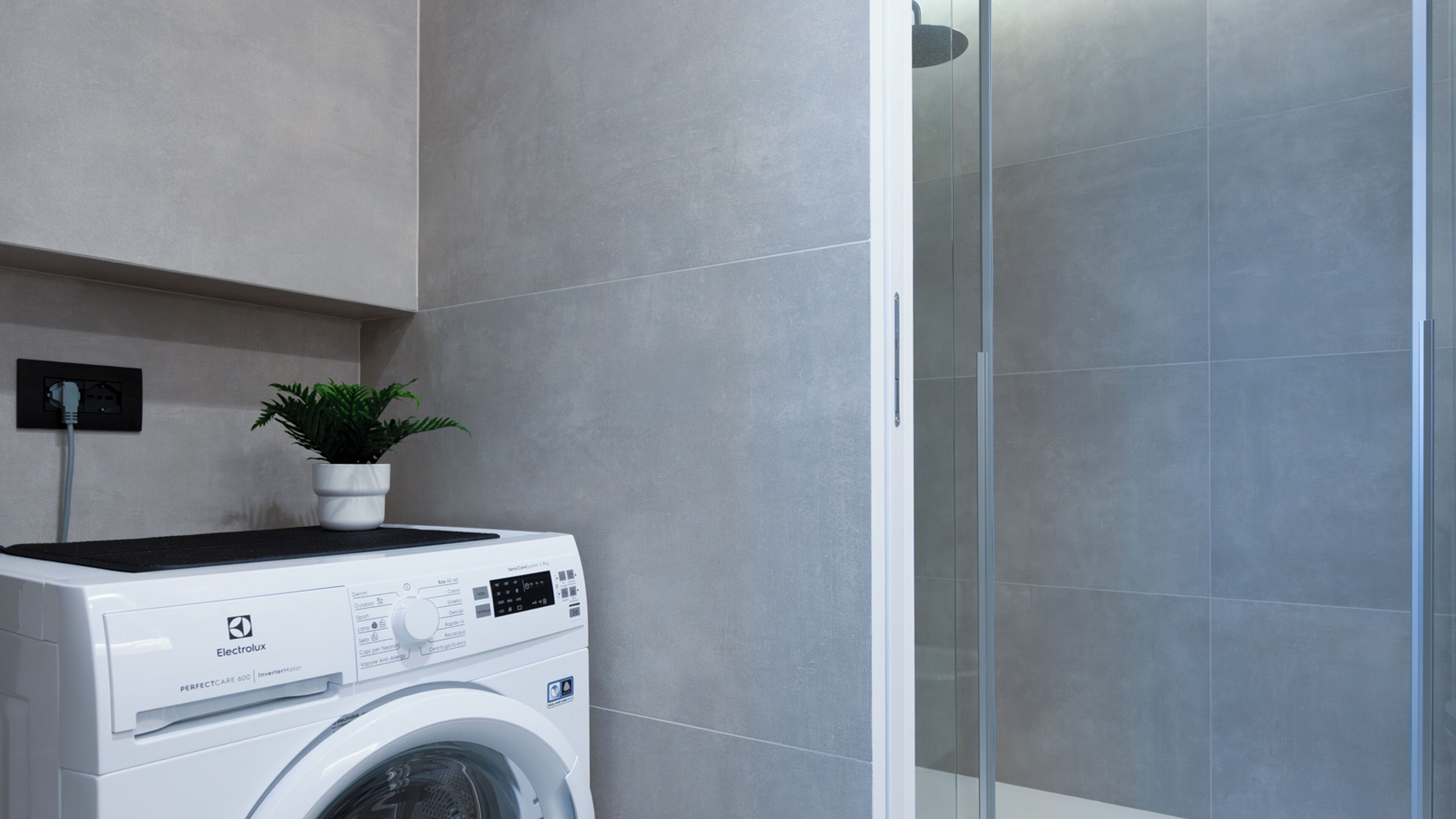 Apartment (0 Bedroom) | Badezimmer