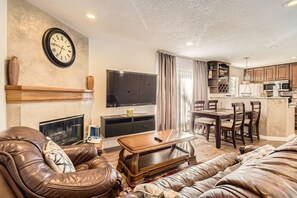 TV, fireplace - NEWLY RENOVATED 1BR RETREAT (Greenwood Village)