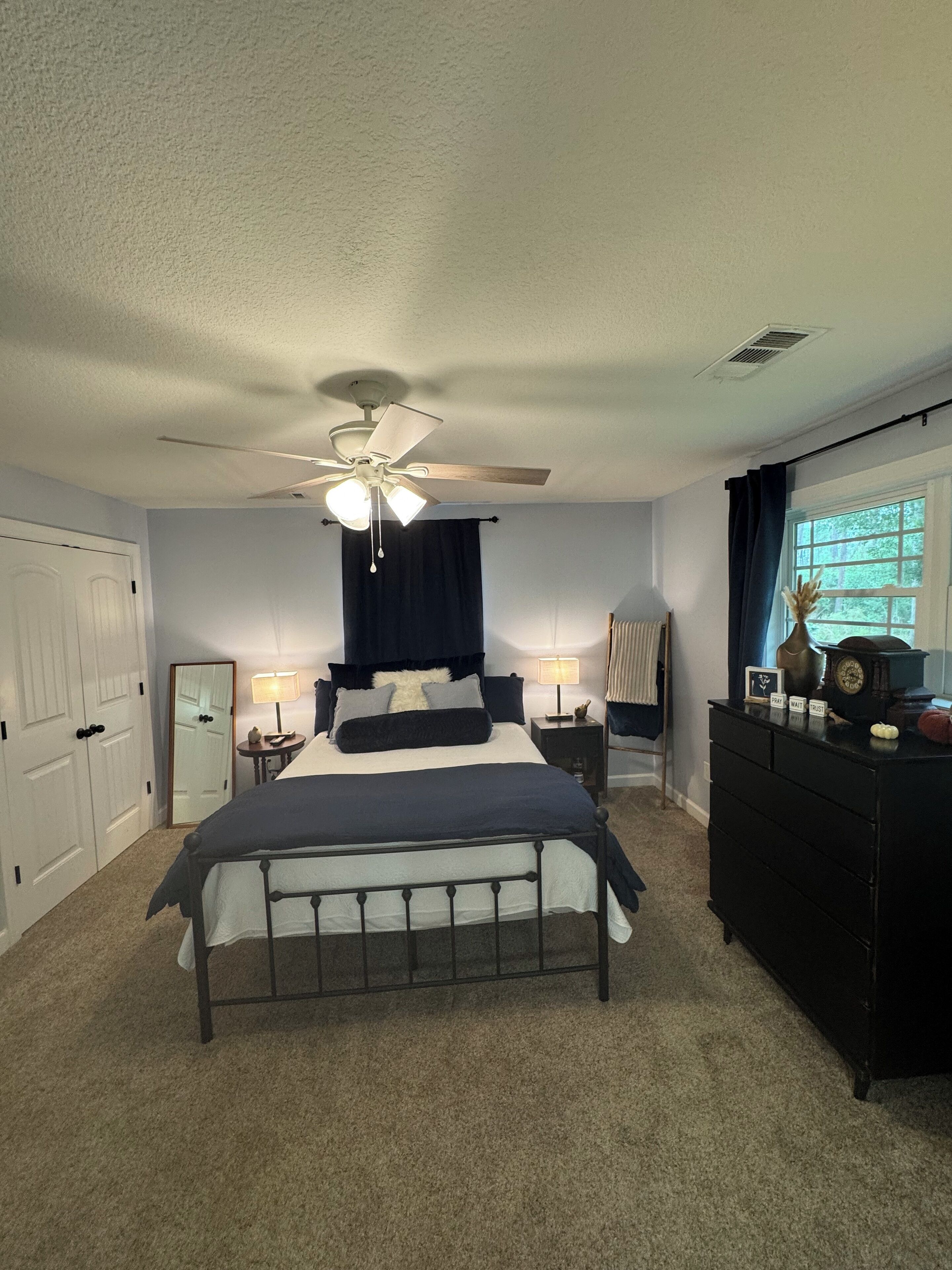 1 habitación, tabla de planchar con plancha, wifi y ropa de cama 