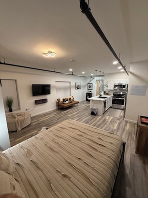 1 dormitorio, tabla de planchar con plancha, wifi y ropa de cama