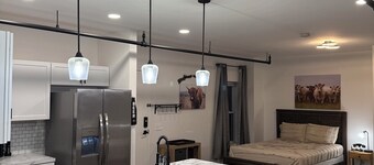 Charming studio apartment in fantastic Cleveland Tremont area