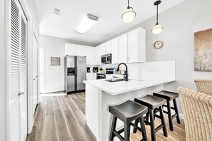 Fridge, microwave, oven, stovetop - 🐚Take It Breezy | Great Fenced Backyard with Firepit/Grill | Steps to Beach🐚 (Miramar Beach)