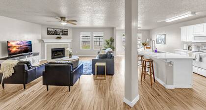 Modern 4BR Family Home • Backyard • Workspace