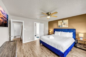 4 bedrooms, desk, iron/ironing board, travel crib