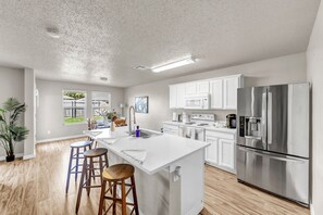 Fridge, microwave, oven, stovetop - Modern 4BR McKinney Home • Work & Family Ready • Near Frisco & Allen (McKinney)