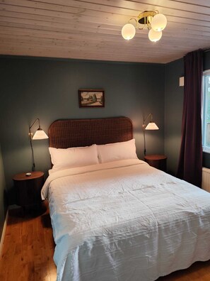 3 bedrooms, internet, bed sheets - Stylish Lakehouse retreat with views over Djulö (Katrineholm)