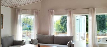 Stylish Lakehouse retreat with views over Djulö