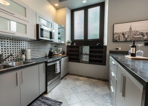 B&W | 2BR, Near Beach, WIFI, A/C in Old San Juan