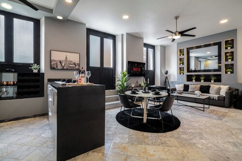 B&W | 2BR, Near Beach, WIFI, A/C in Old San Juan