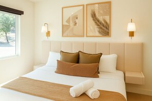 6 bedrooms, desk, iron/ironing board, travel cot