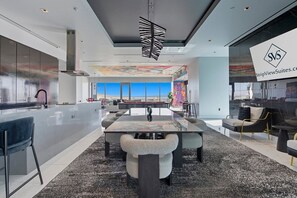 Bar (on property) - P 58 Luxury Penthouse 3,300sq ft | VIP Strip View (Las Vegas)