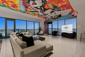 TV - P 58 Luxury Penthouse 3,300sq ft | VIP Strip View (Las Vegas)