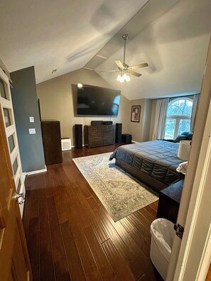 4 bedrooms, iron/ironing board, free WiFi, bed sheets