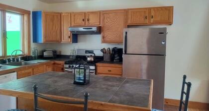 Convenient, Cozy, Mid-Coast Maine Cottage