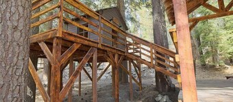 Ponderosa Pines Family-friendly 3-bedroom cabin with Treehouse and Zip-line