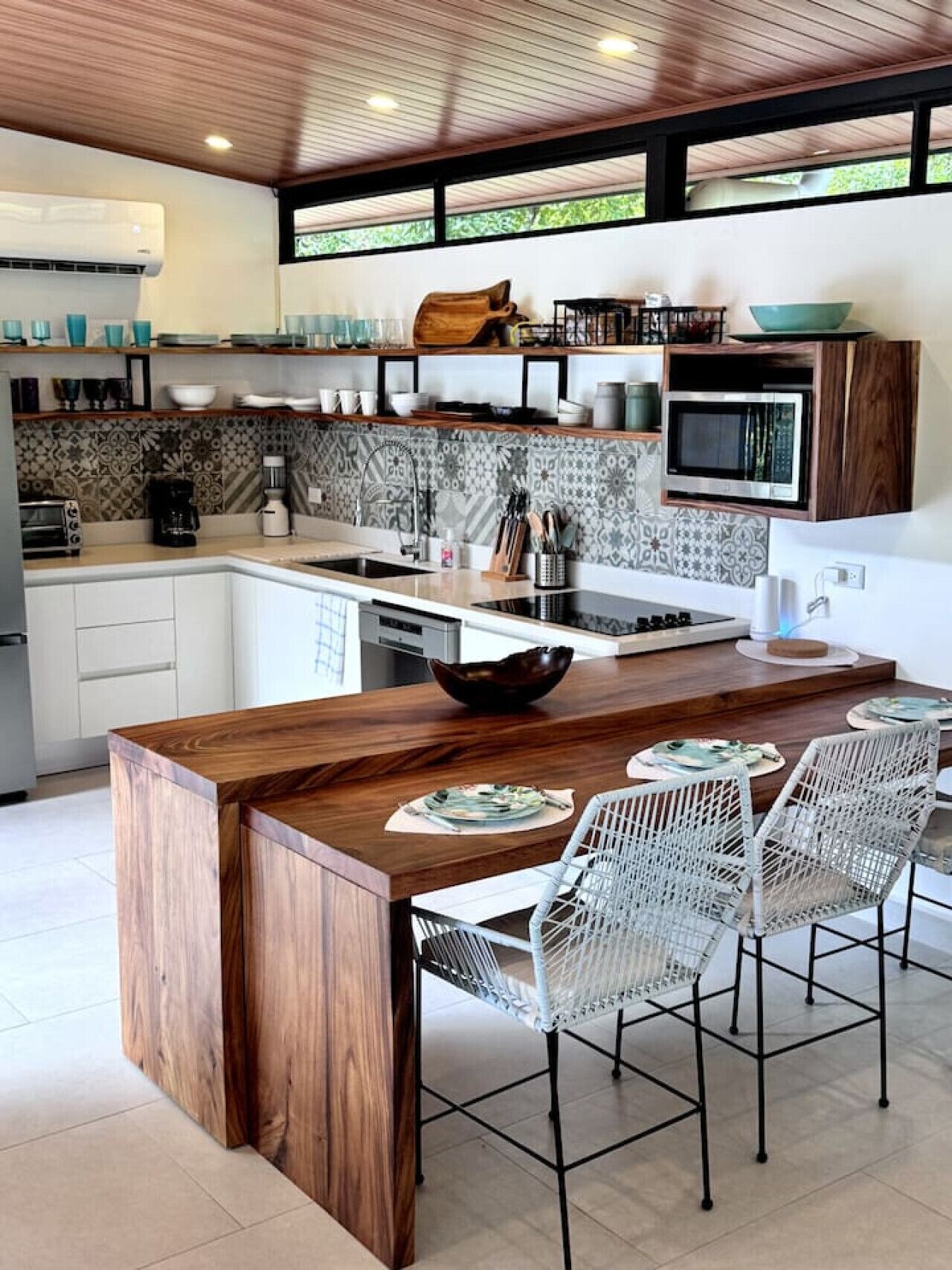 Refrigerador, microondas, parrilla de estufa y lavavajillas 