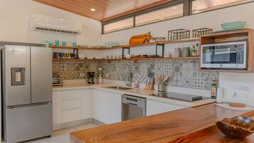 Refrigerador, microondas, parrilla de estufa y lavavajillas