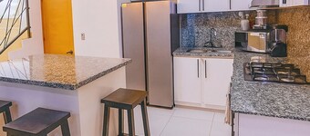 3 Bedroom Penthouse Apartment With Private Rooftop Terrace, Parking & Free WIFI