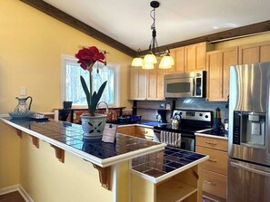 ثلاجة، ميكروويف، فرن، غسالة أطباق