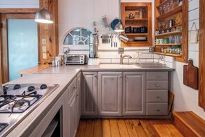 Fridge, microwave, oven, stovetop - Serenity Awaits at North Carolina Escape 1373 (North Carolina)