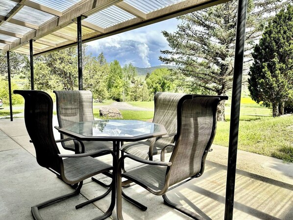 Outdoor dining