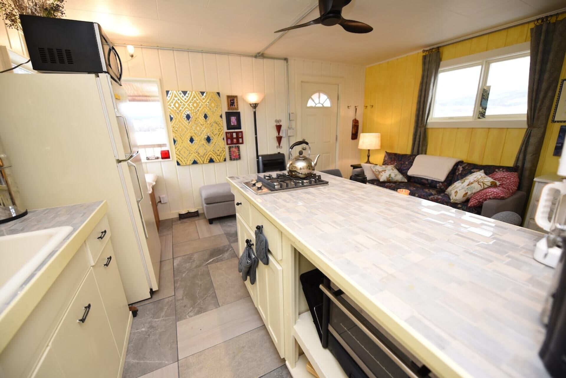 Refrigerador, microondas, horno y parrilla de estufa 