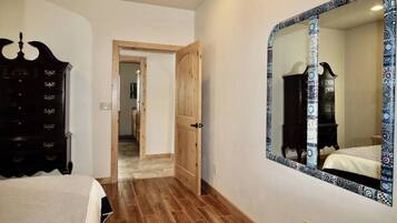 Iron/ironing board, internet, bed sheets