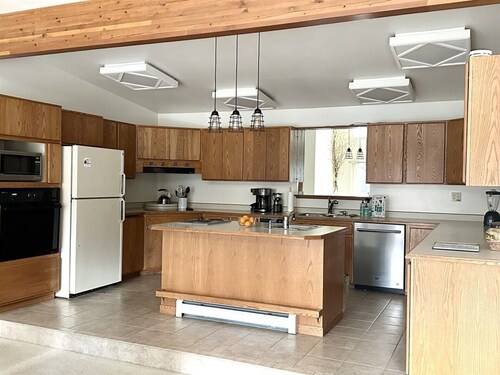 Cozy Retreat with Mountain Views in Montana 1000