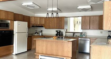 Cozy Retreat with Mountain Views in Montana 1000