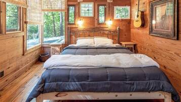 2 bedrooms, iron/ironing board, internet, bed sheets