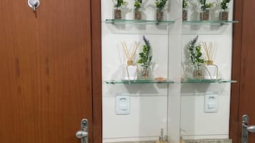 Hårtørrer, håndklæder, Toiletpapir