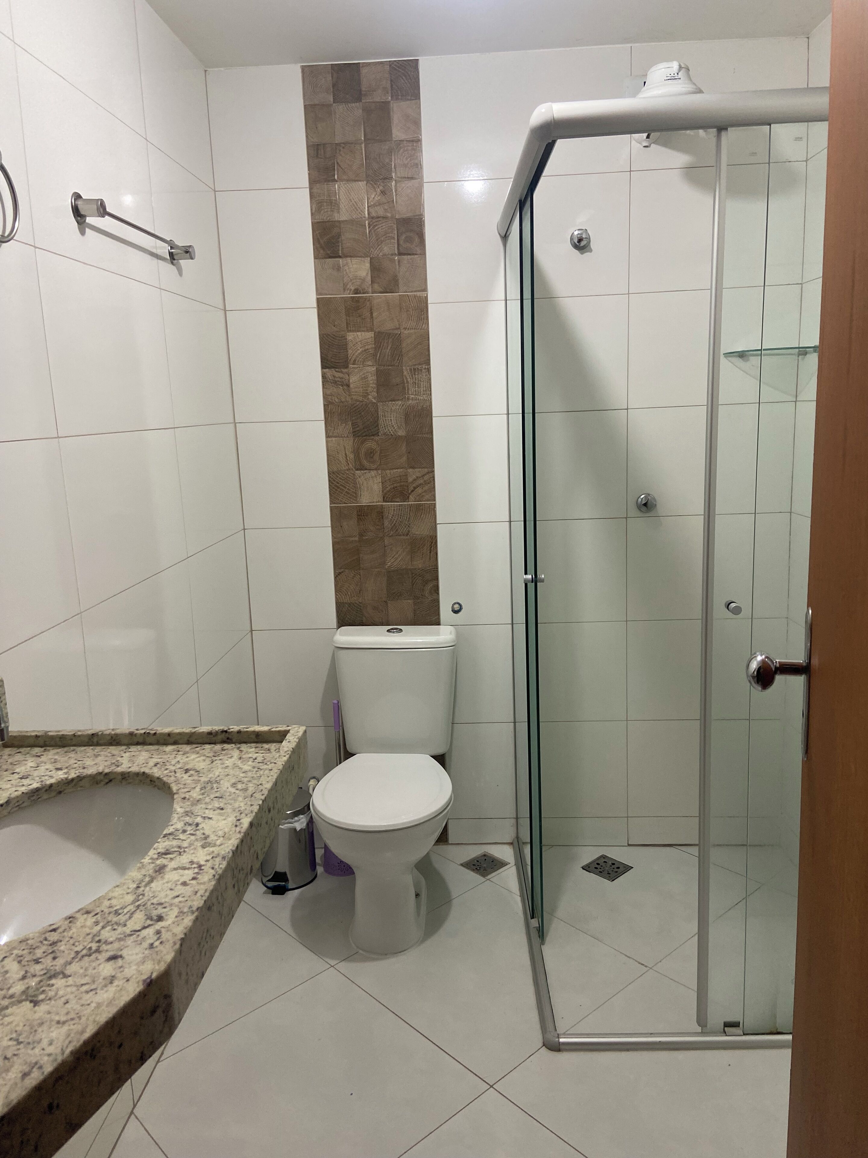 Hårtørrer, håndklæder, Toiletpapir