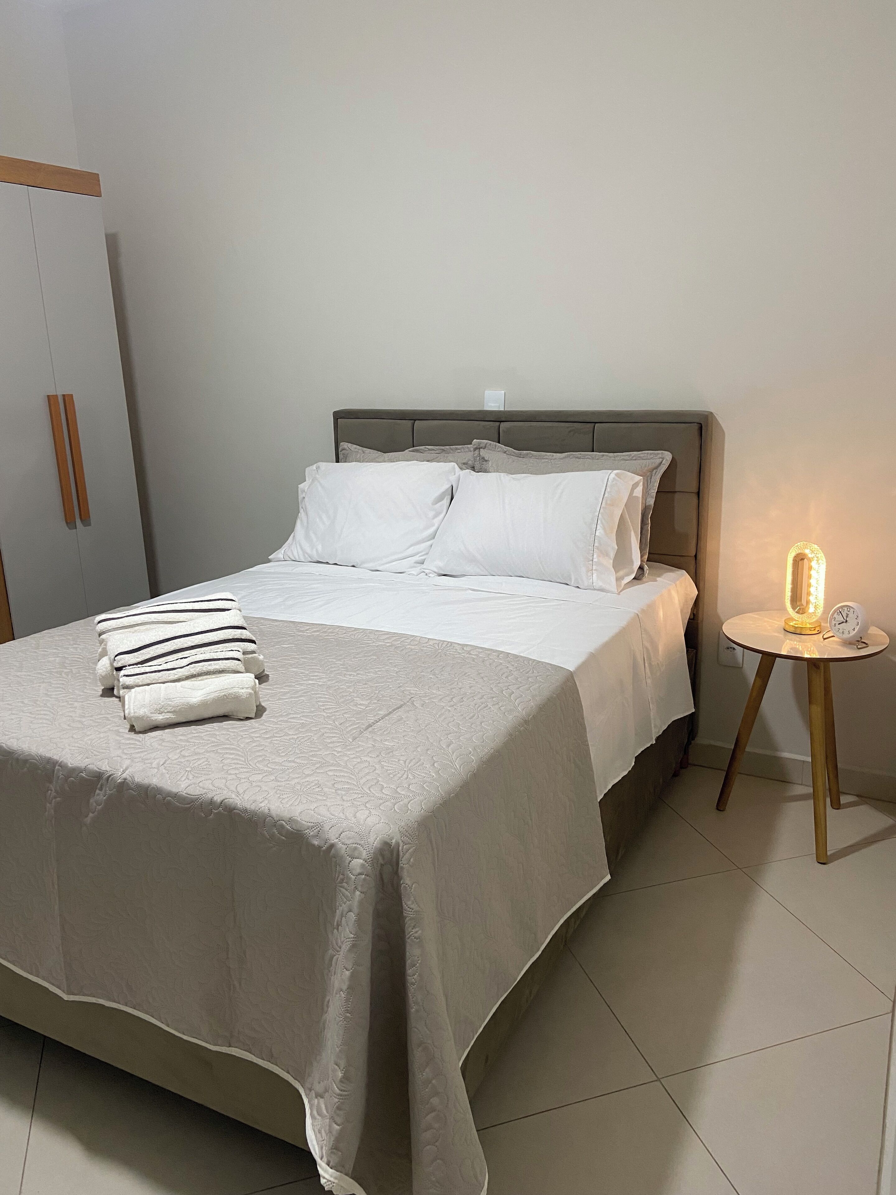 1 quarto, ferros/tábuas de passar roupa, Wi-Fi, roupa de cama