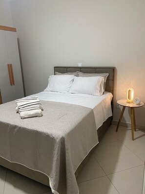 1 habitación, tabla de planchar con plancha, wifi y ropa de cama 
