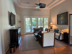 Smart TV, books, stereo - Beach 1/2 mile!Private backyard with pool/spa!Fenced Yard! (Hilton Head Island)